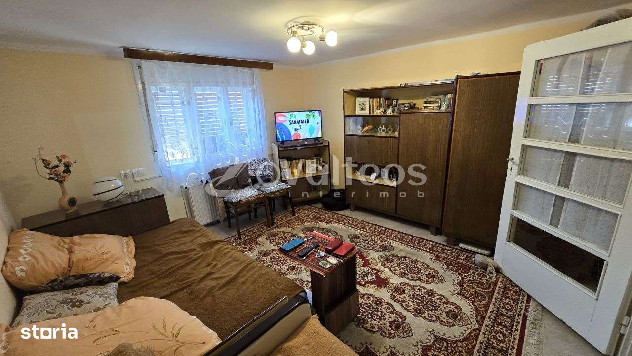 Resita, de vânzare casă, două corpuri, curte, zona centrală - Imagine principală: 5/20