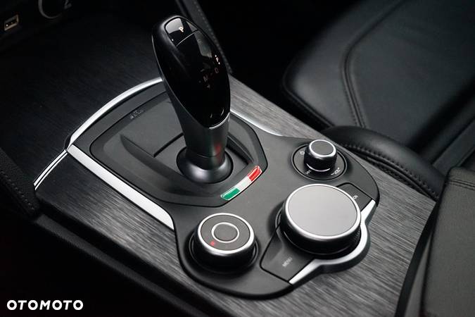 Alfa Romeo Stelvio 2.0 Turbo Veloce Q4 - 14