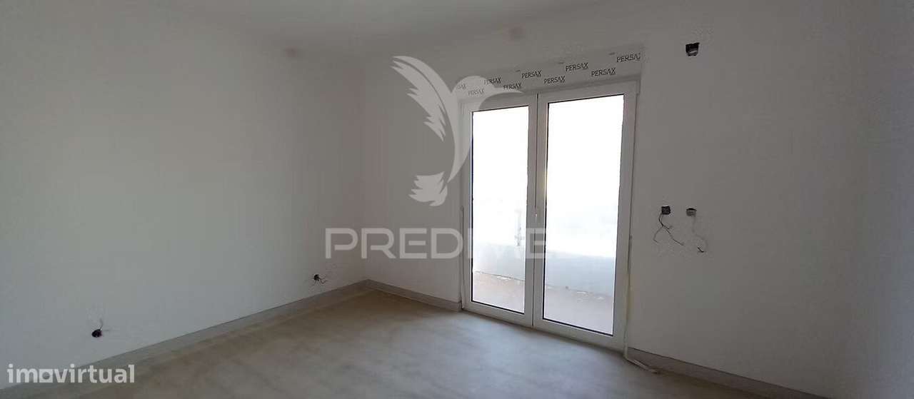 MORADIA T5 FOROS DE AMORA REMODELADA - Grande imagem: 5/13