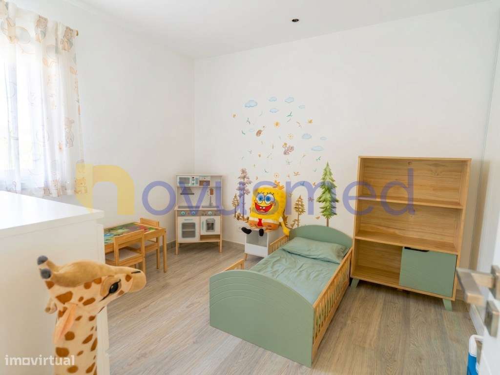 Apartamento T2 totalmente remodelado em zona central nas Ferreiras-9