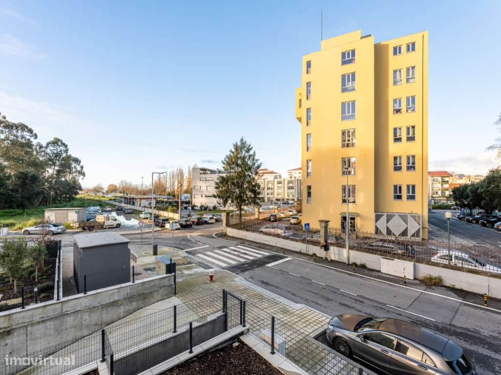 Apartamento T1 convertido em T2, inserido condomínio fechado - Empr...-27