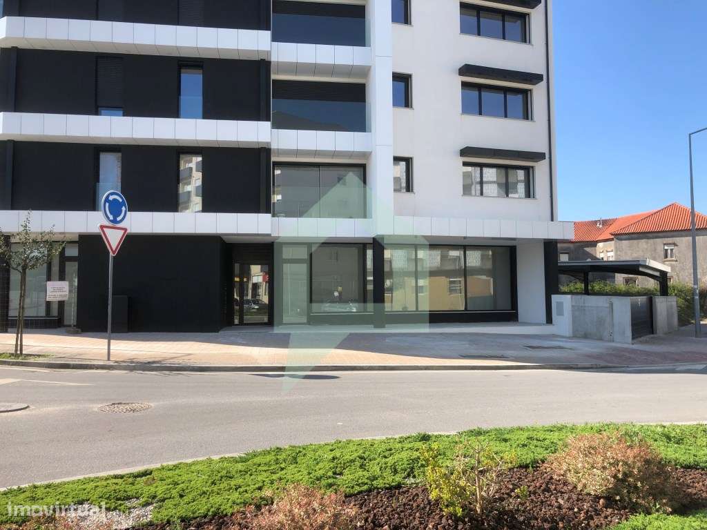 Loja comercial próximo da estação em Barcelos - Grande imagem: 3/8