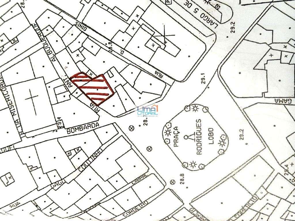 Prédio devoluto para habitação e comércio - Zona Histórica de Leiria-26