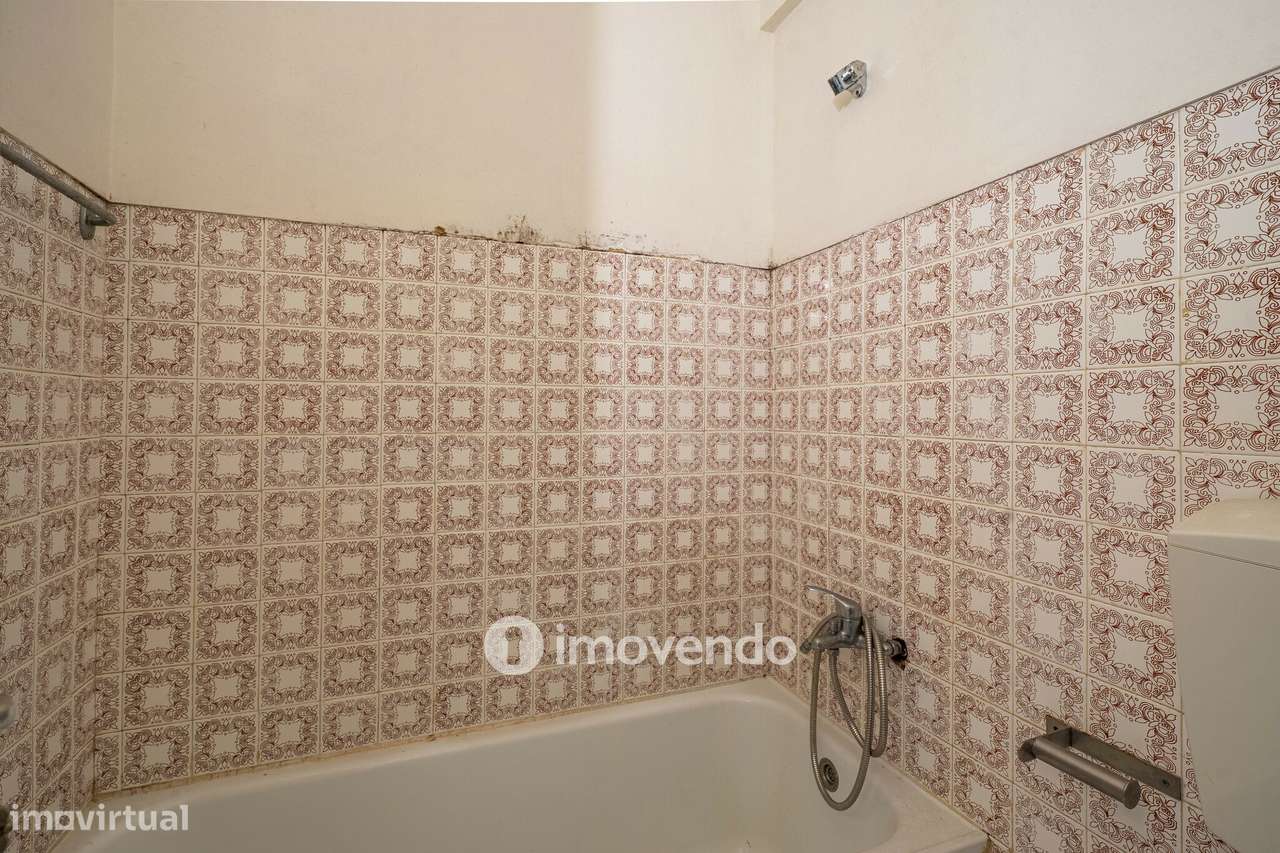 Apartamento T1 para renovação, junto da Praia de Paço de Arcos-20