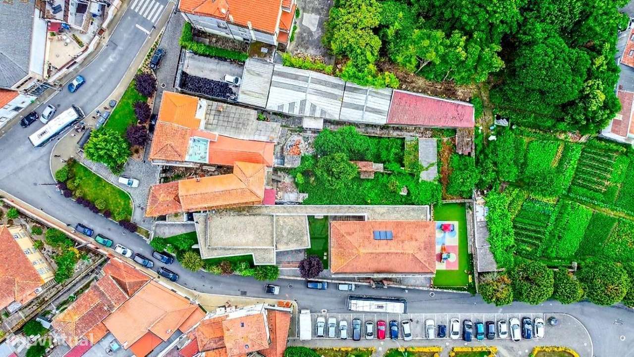 Moradia de 3 Pisos para Renovar Candal-3
