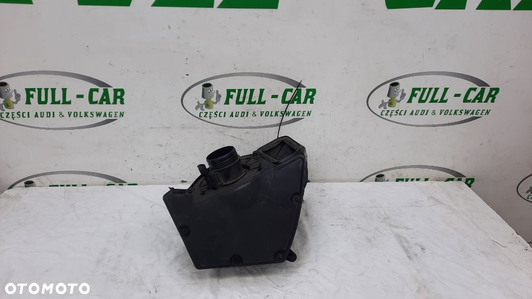 AUDI A4 B9 OBUDOWA FILTRA POWIETRZA STAN JAK NOWA 8W0133835Q - 2