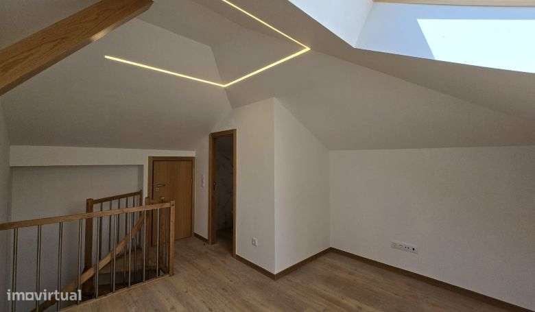 T3 Remodelado, com cozinha equipada às Portas de Benfica-23