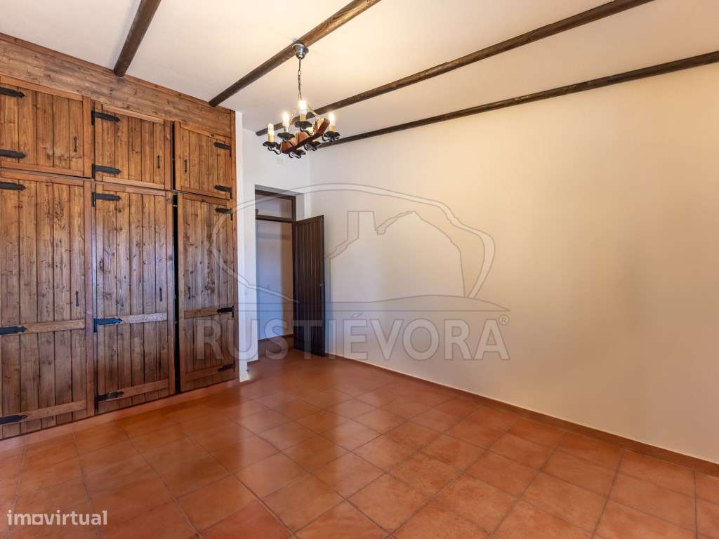 Quinta em Portel - 4,3 Ha de Tradição e Conforto-13