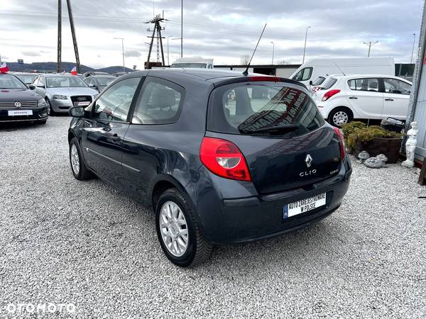 Renault Clio 1.2 16V Alize - 5