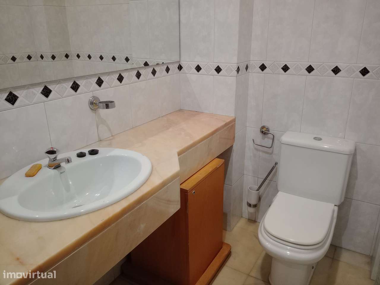 T1+1 com terraço na Damaia de Cima-8