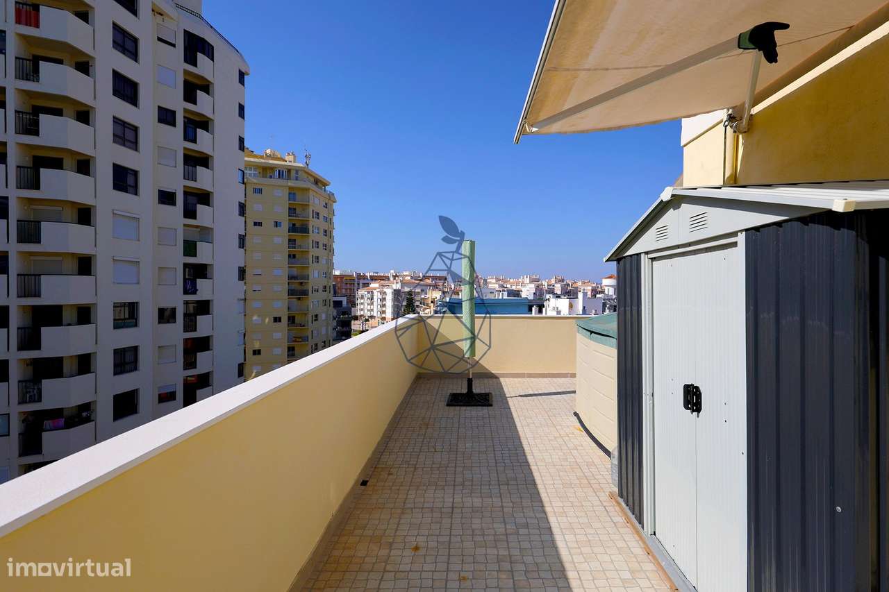 Apartamento Duplex T3 mobilado,  3 casa de banho ,Terraço, Vista Mar A-44