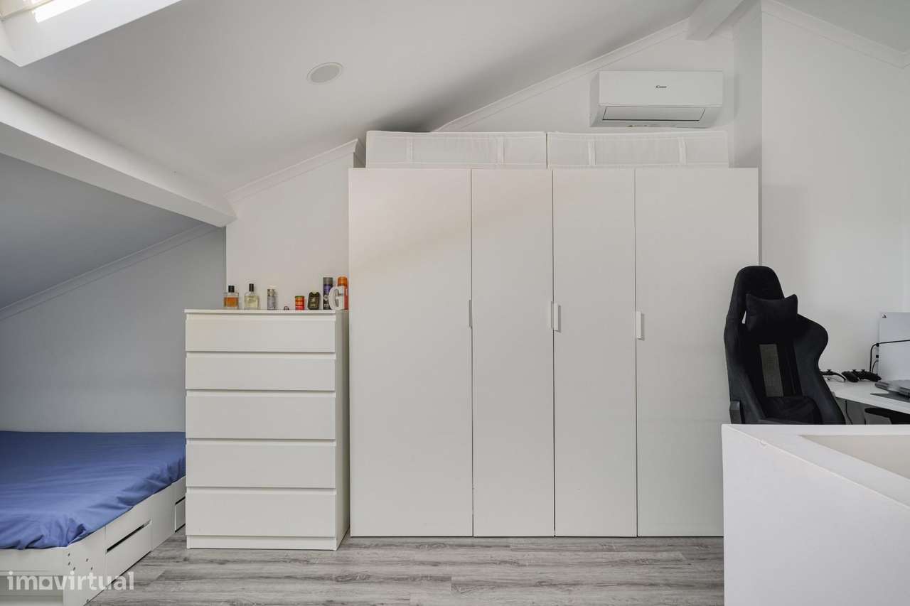Apartamento T2+1 Totalmente Remodelado no Casal do Marco, Seixal-19