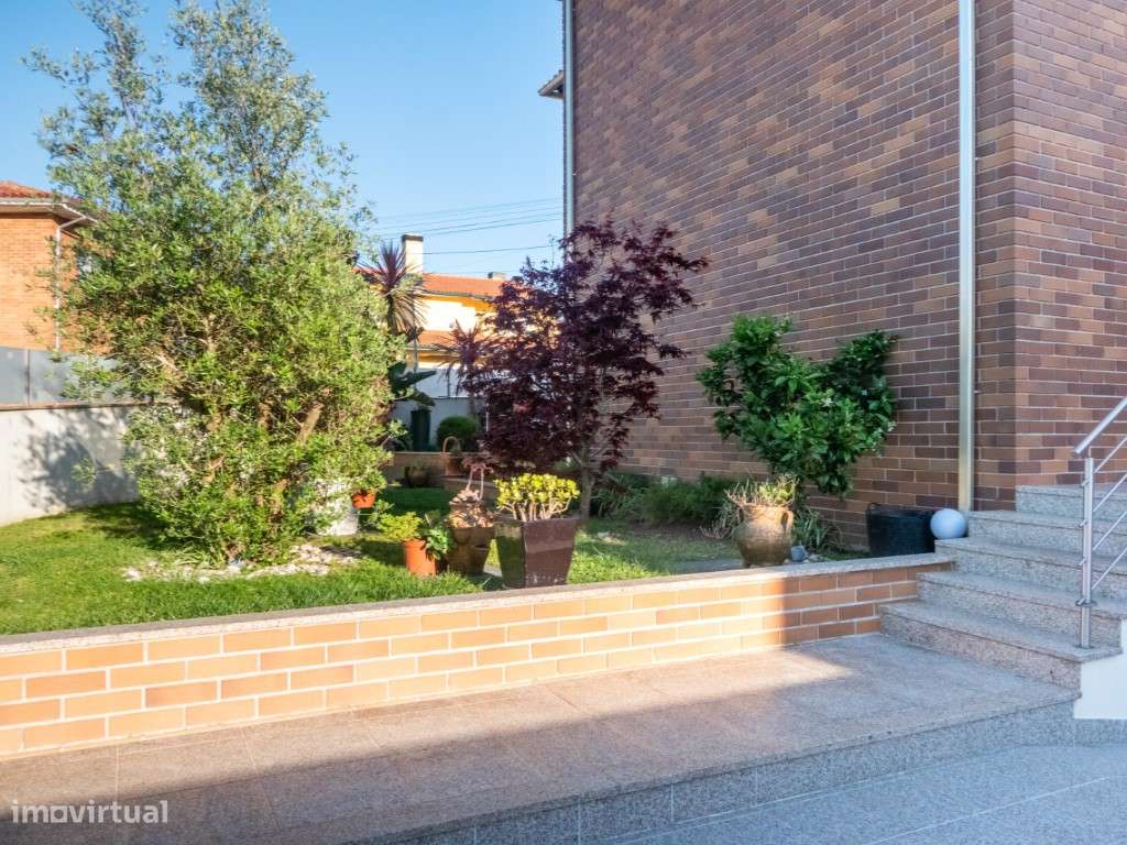 Moradia T6 com piscina em Viana do Castelo-22