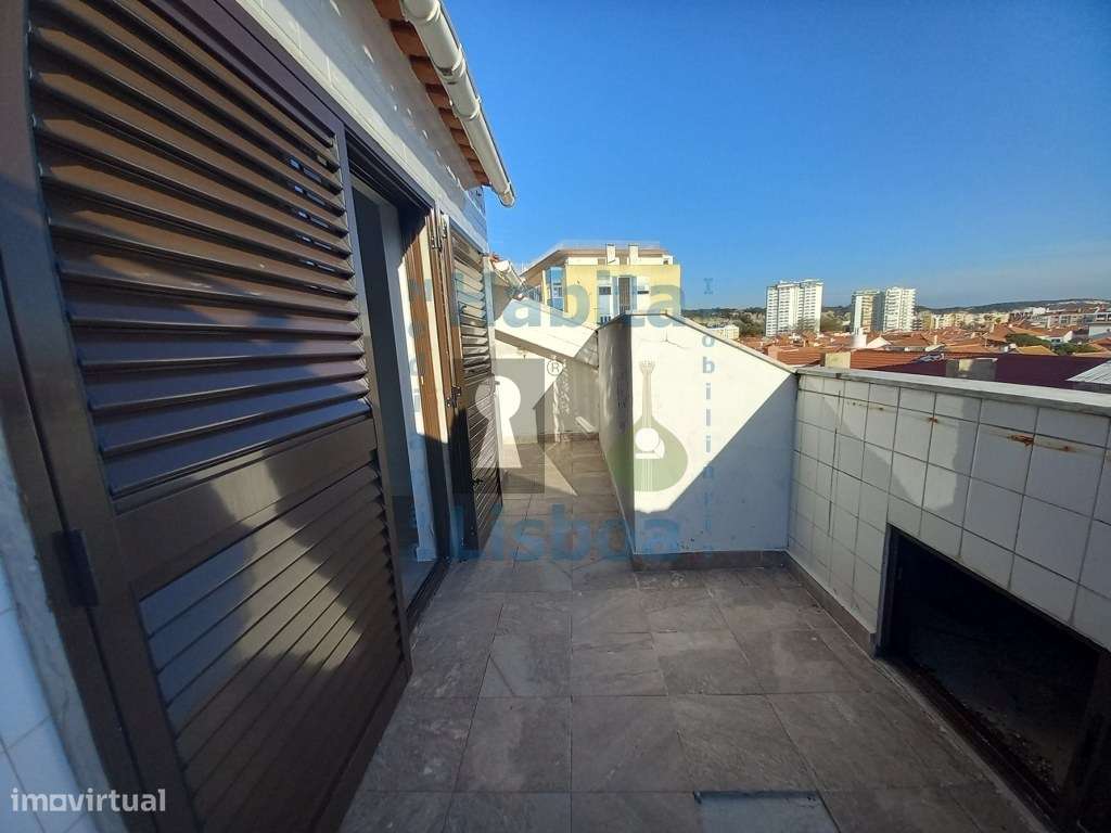 Duplex T3 Com Terraço junto à Praia Costa da Caparica-5