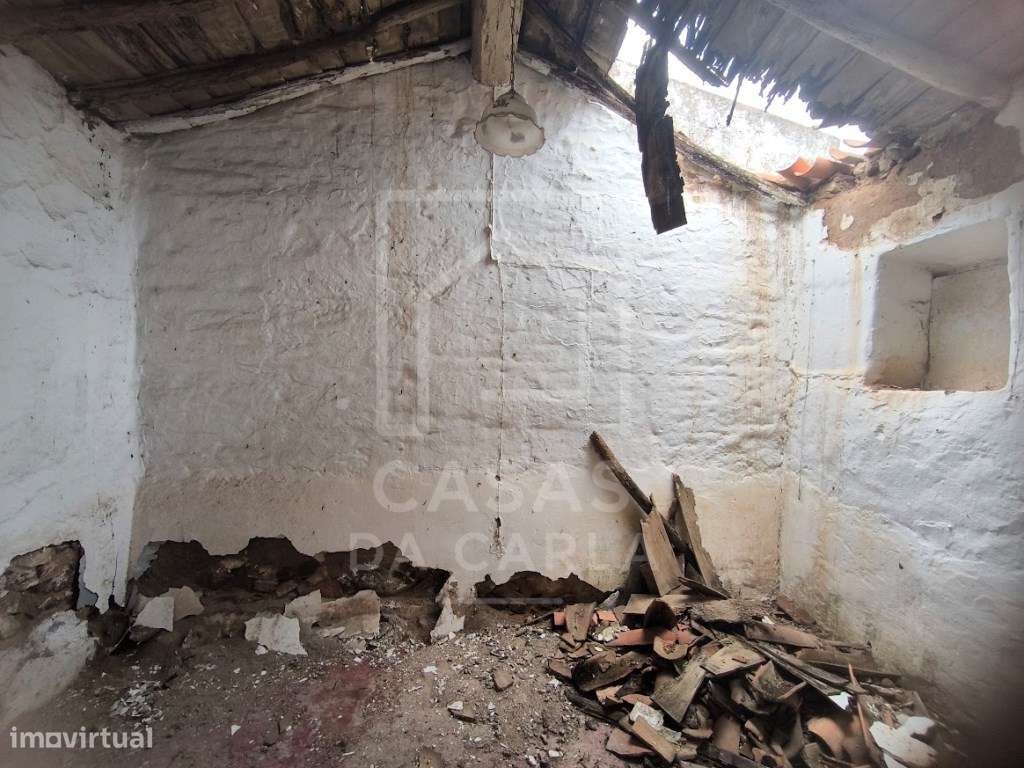 Moradia para recuperar em Faro do Alentejo-7