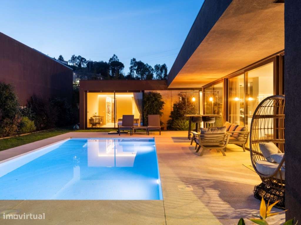 Moradia Exclusiva V4 com Piscina aquecida-53