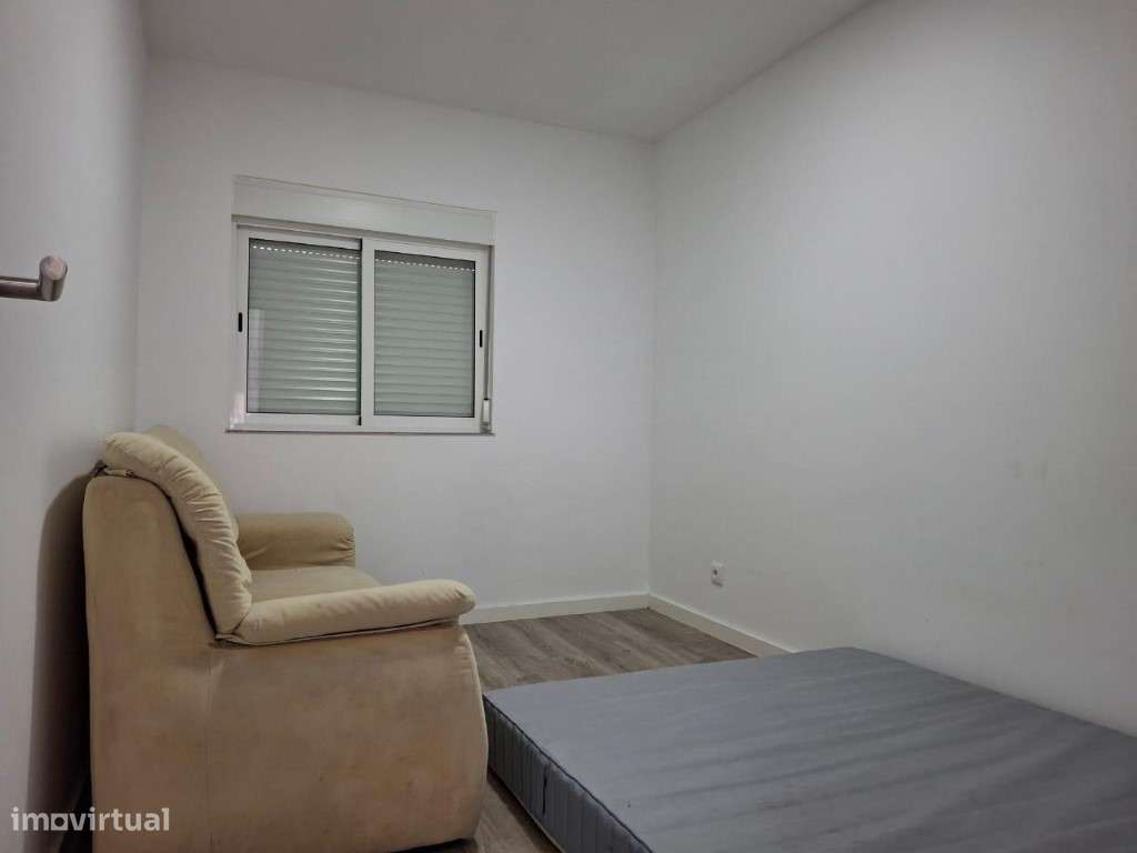 APARTAMENTO T1+1 NA RUA 26 DE JANEIRO - BAIXA DA BANHEIRA-11