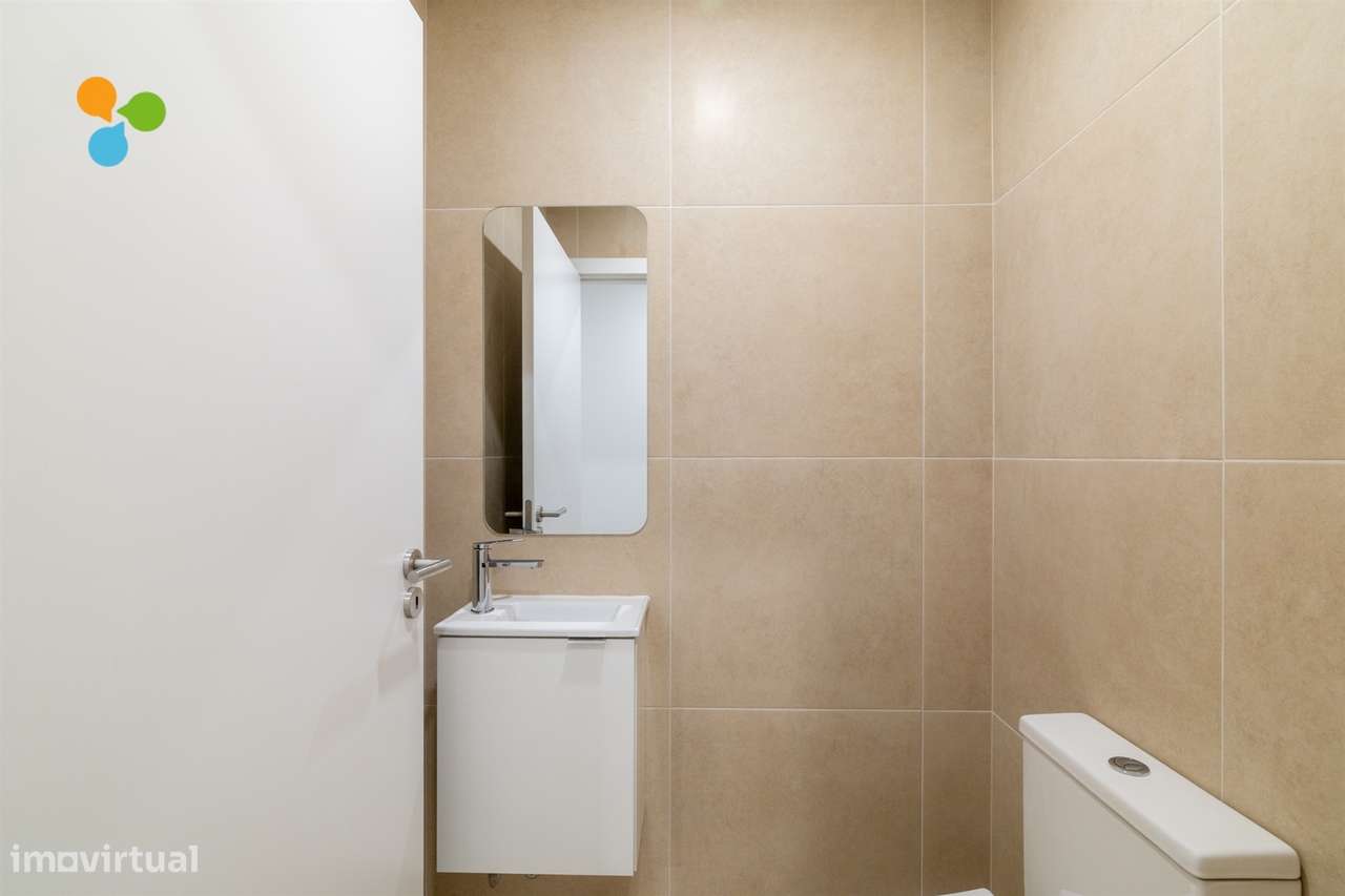 Apartamento T3 c/ Box e varanda, junto às faculdades-19