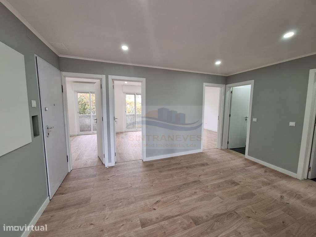 Oportunidade! T4 Renovado com Cozinha Nova e Open Space-8