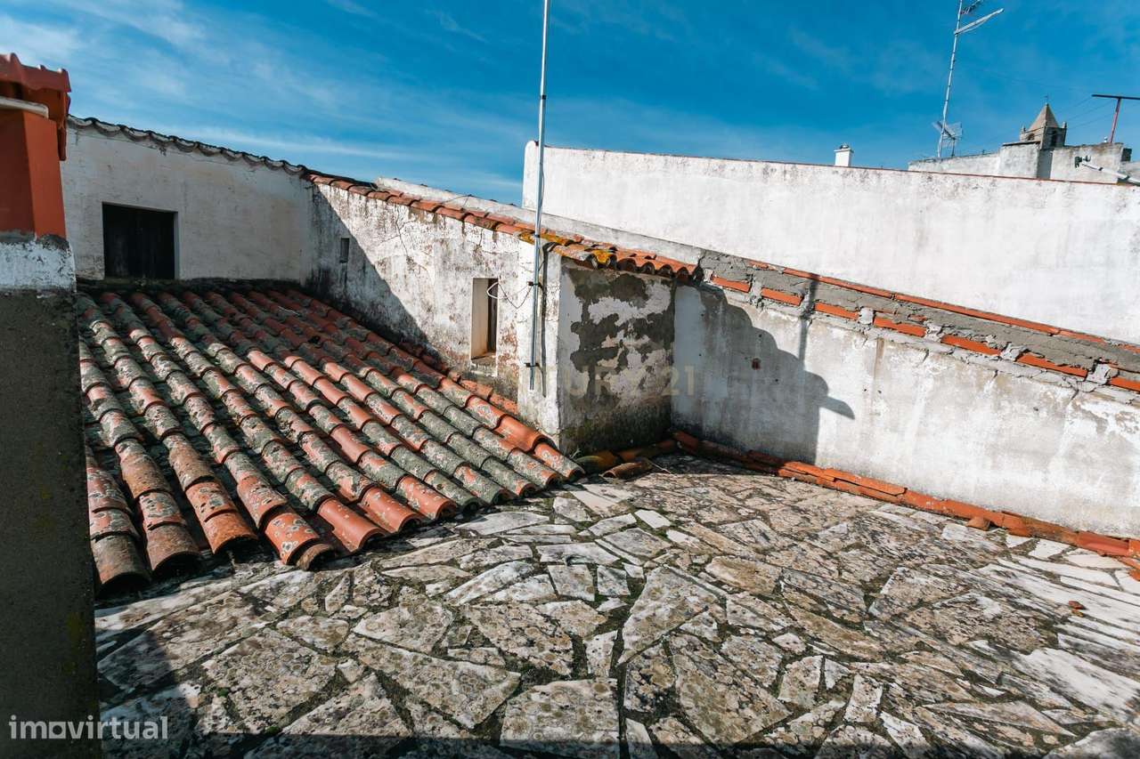 Moradia T2 com Espaço Exterior na Zona Histórica de Mourão - Alentejo-10
