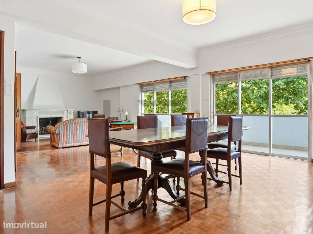 Esplêndido Apartamento T6 Totalmente Renovado com Garagem, para Arr...
