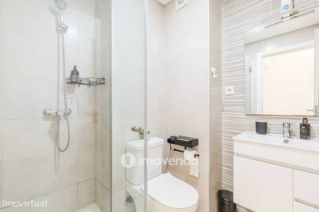 Apartamento T2, com áreas amplas e varanda, na Póvoa de Santa Iria-31