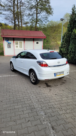 Opel Astra III GTC 1.6 Enjoy - 3