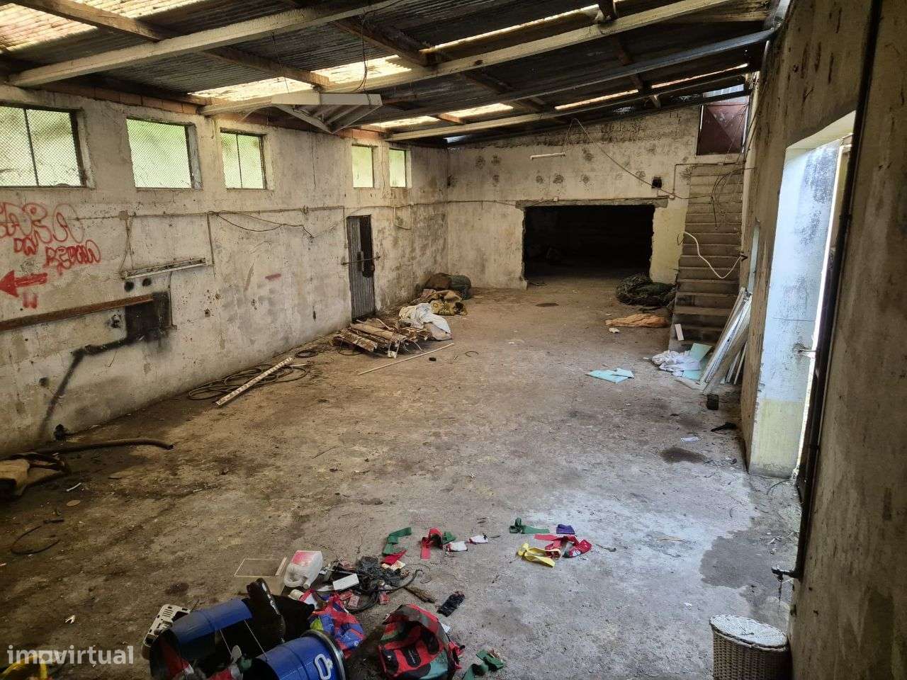 Moradia com Armazem em Santa Maria da Feira-15