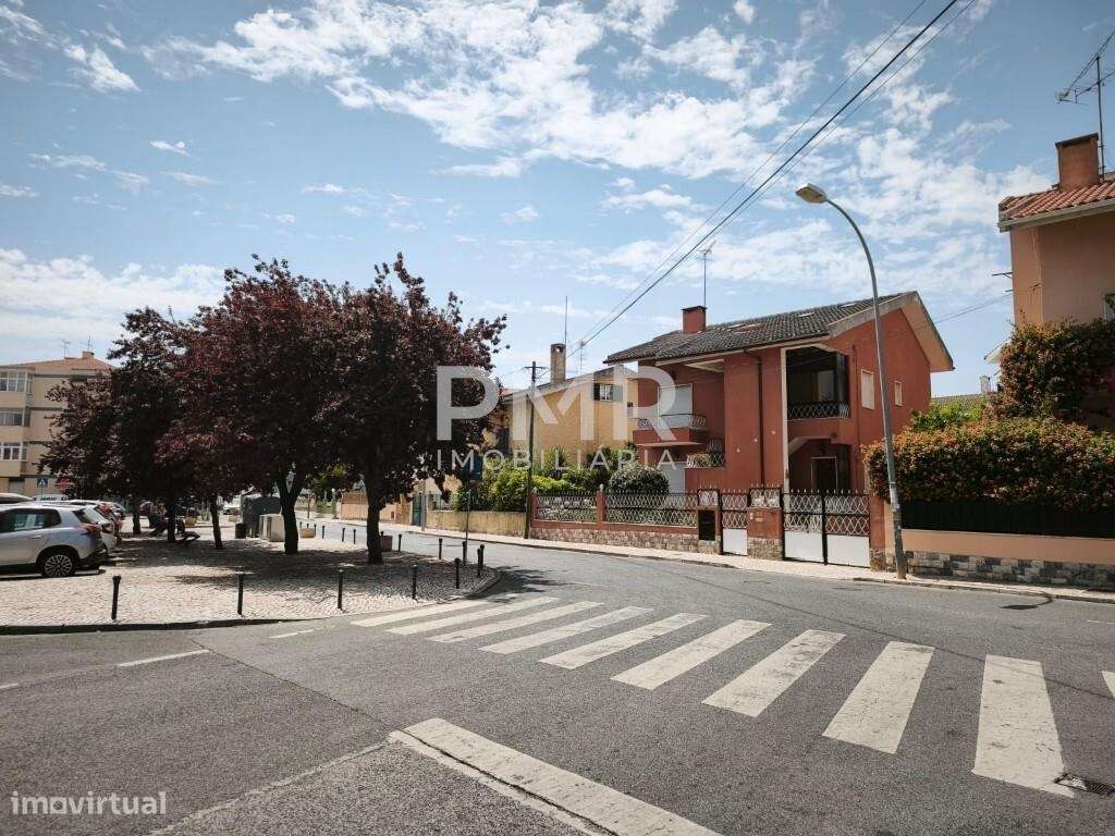 Trespasse de Estabelecimento Comercial em Queijas-5
