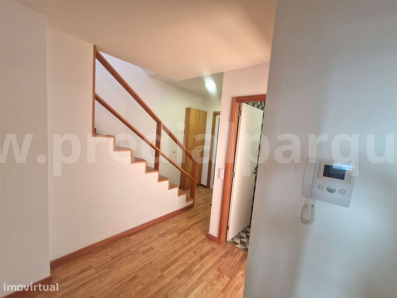 Moradia T3+1 para venda no Bairro António Aroso-13