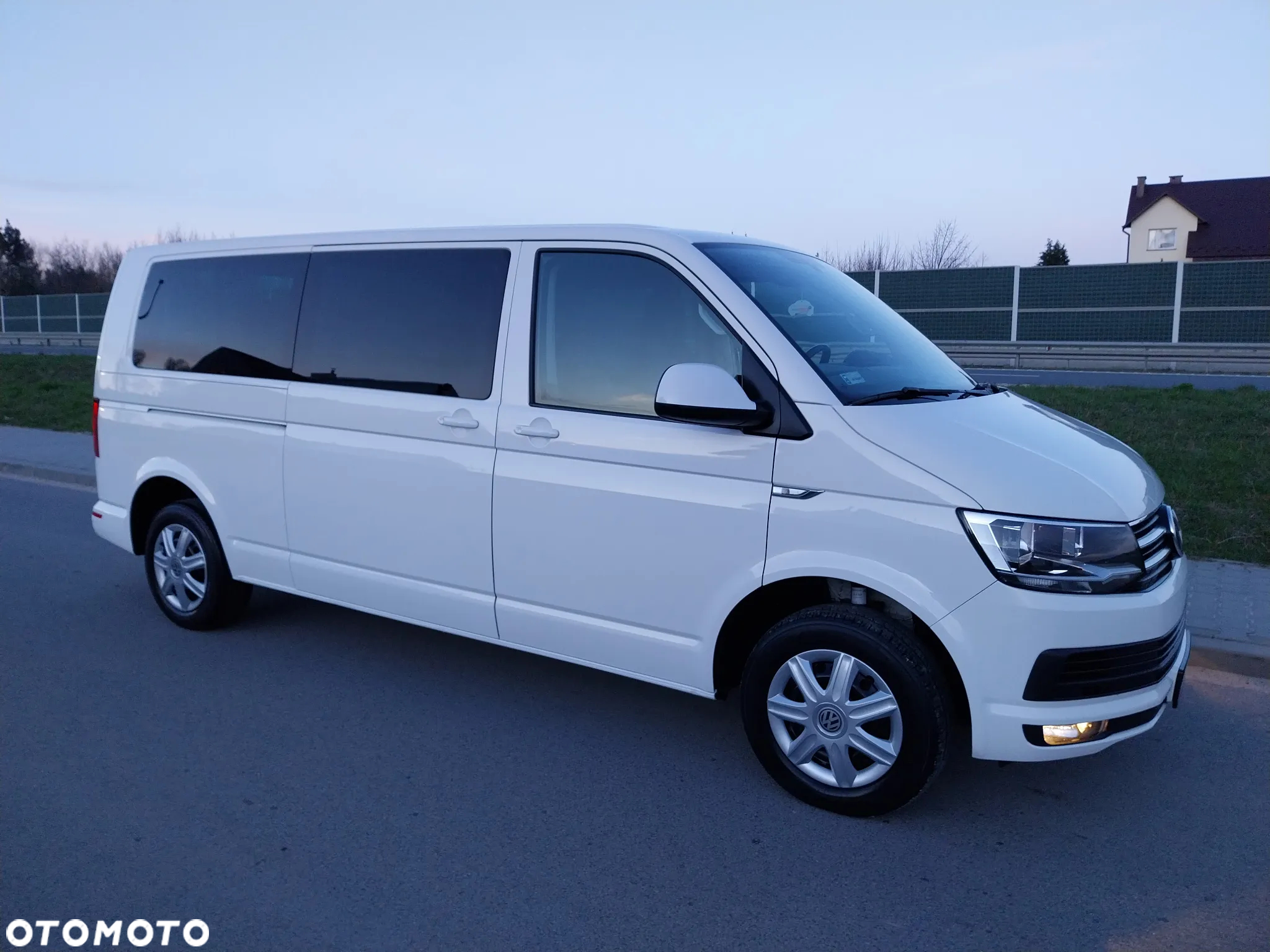 Volkswagen Caravelle 2.0 TDI L2 Comfortline - 13