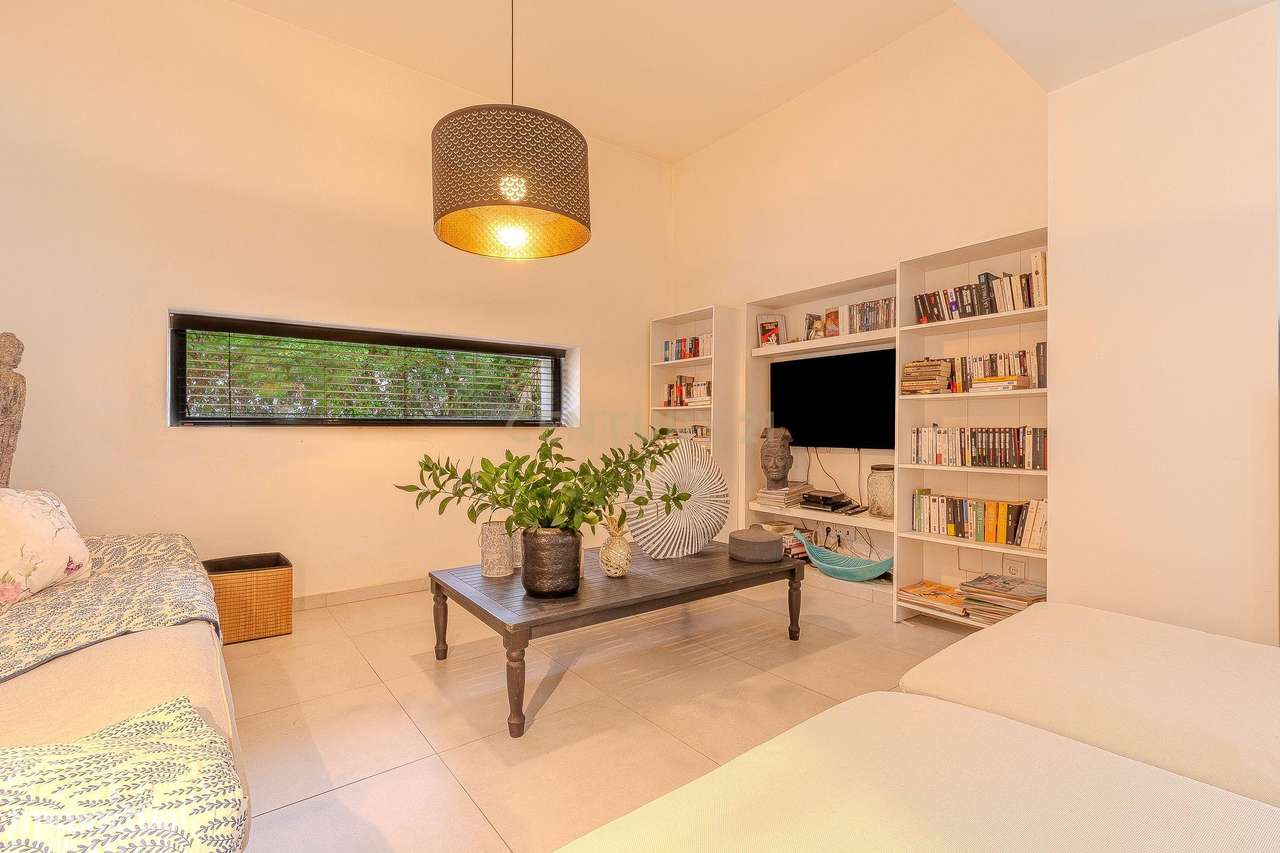 Moradia Renovada com Piscina em Quelfes, Olhão-15