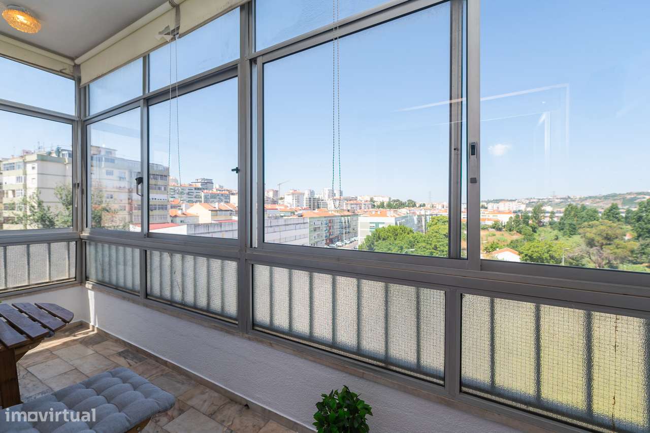 Apartamento T2 com 77 m perto do Metro-22