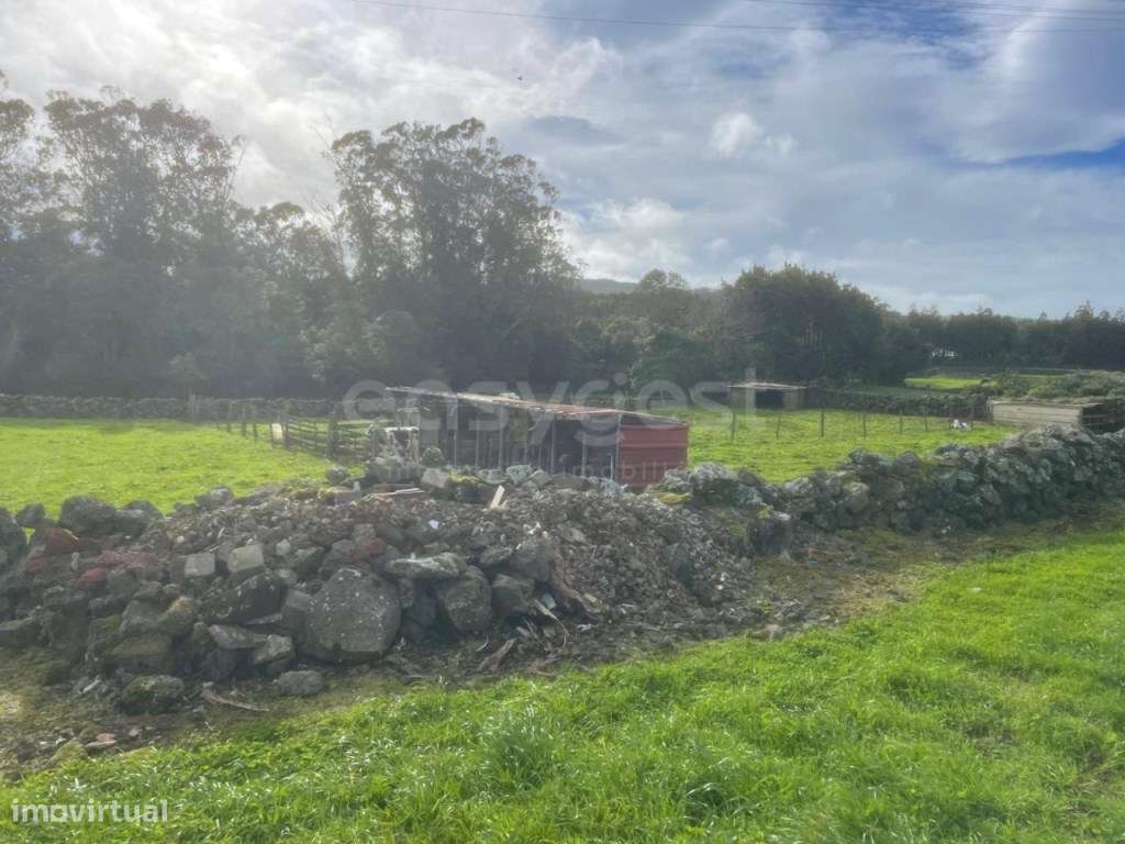 Terreno amplo para construção em zona verde e tranquila - Grande imagem: 2/21