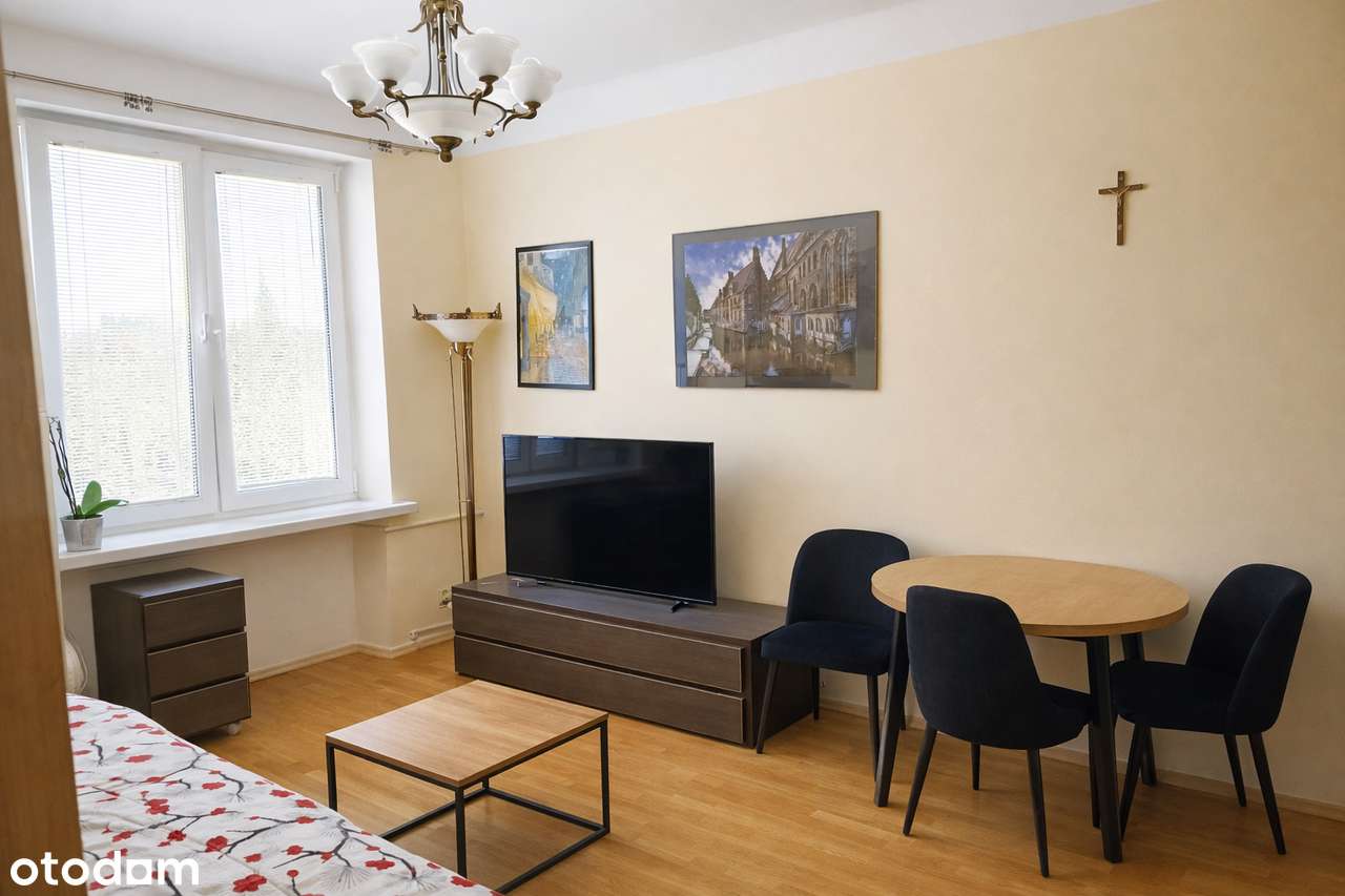 Dwupokojowe mieszkanie 4 km od centrum Warszawy-0