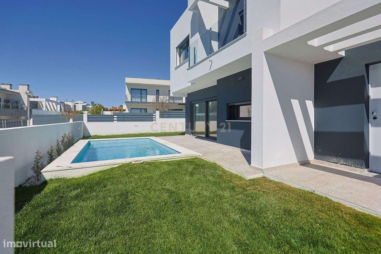 Moradia T4 em Charneca de Caparica, Almada-43