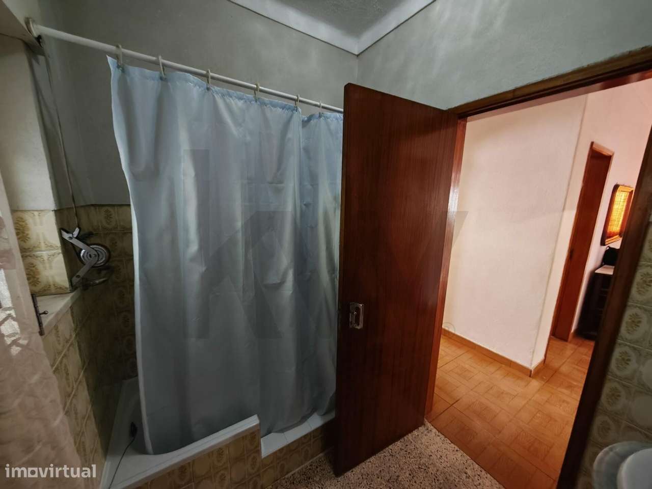 Moradia T3 no Tramagal, numa prestigiada localização da vila-8