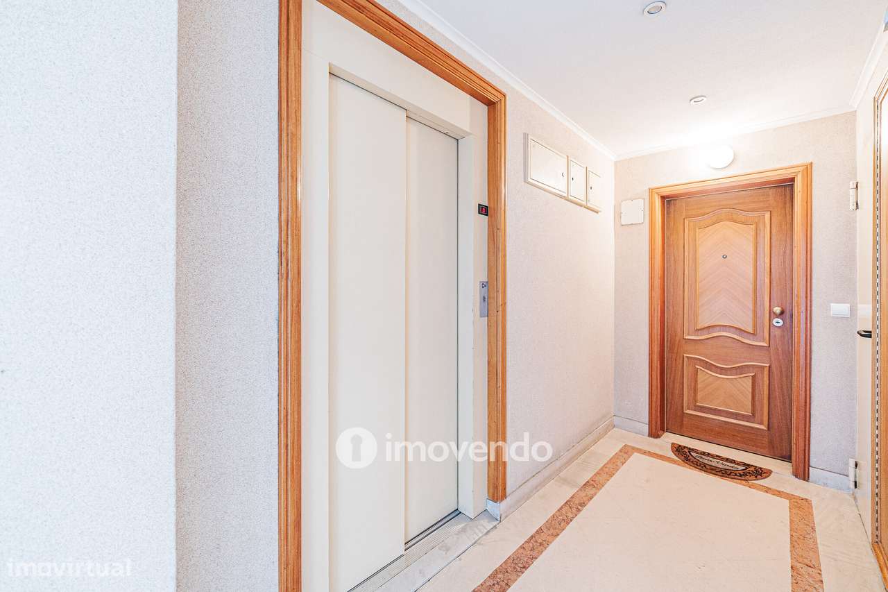 Apartamento T2 com garagem em condomínio com jardim, Paço de Arcos-31