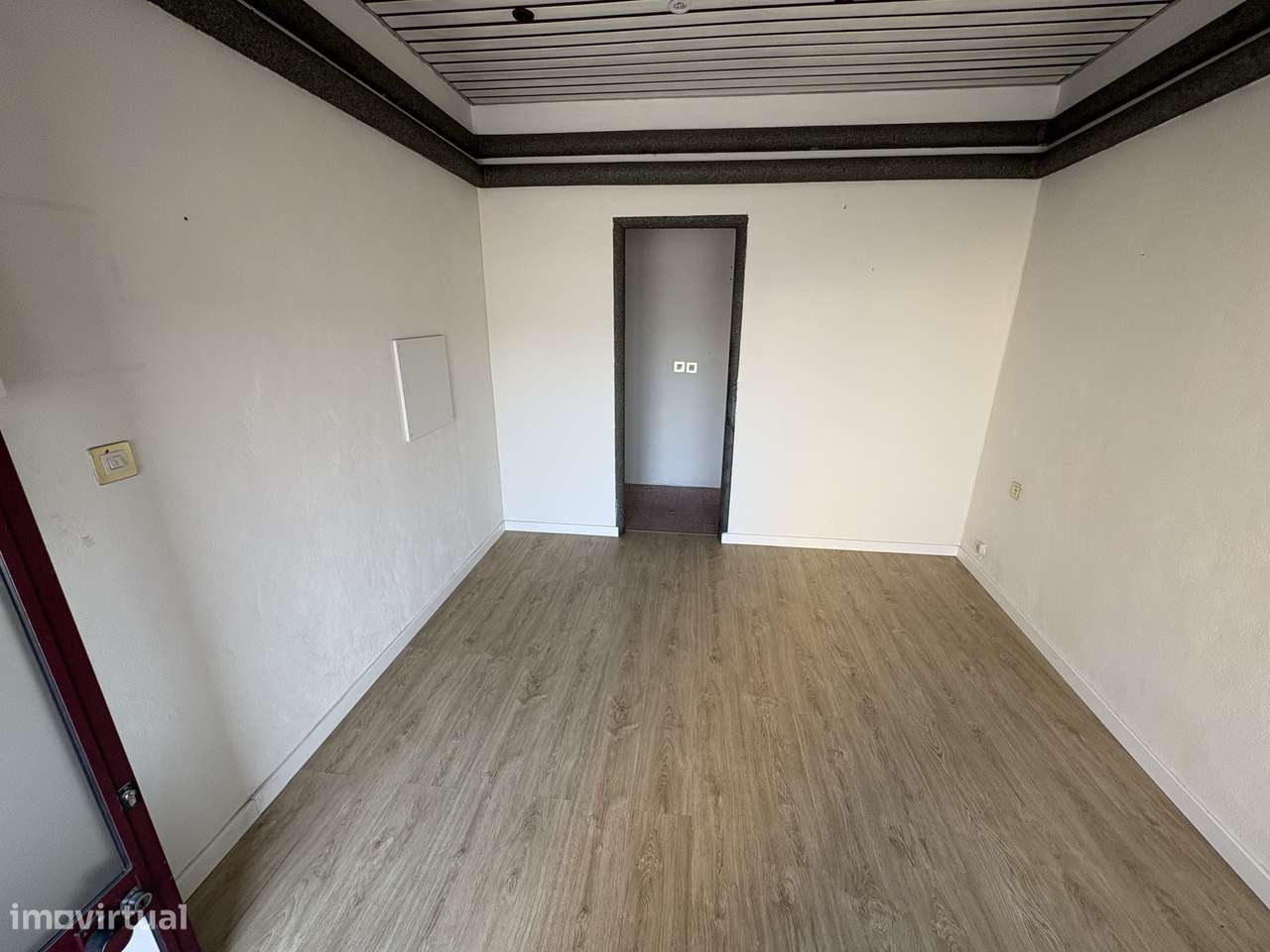 Espaço comercial com uma área total de 15,5 m2 no rés do chão - Grande imagem: 4/10