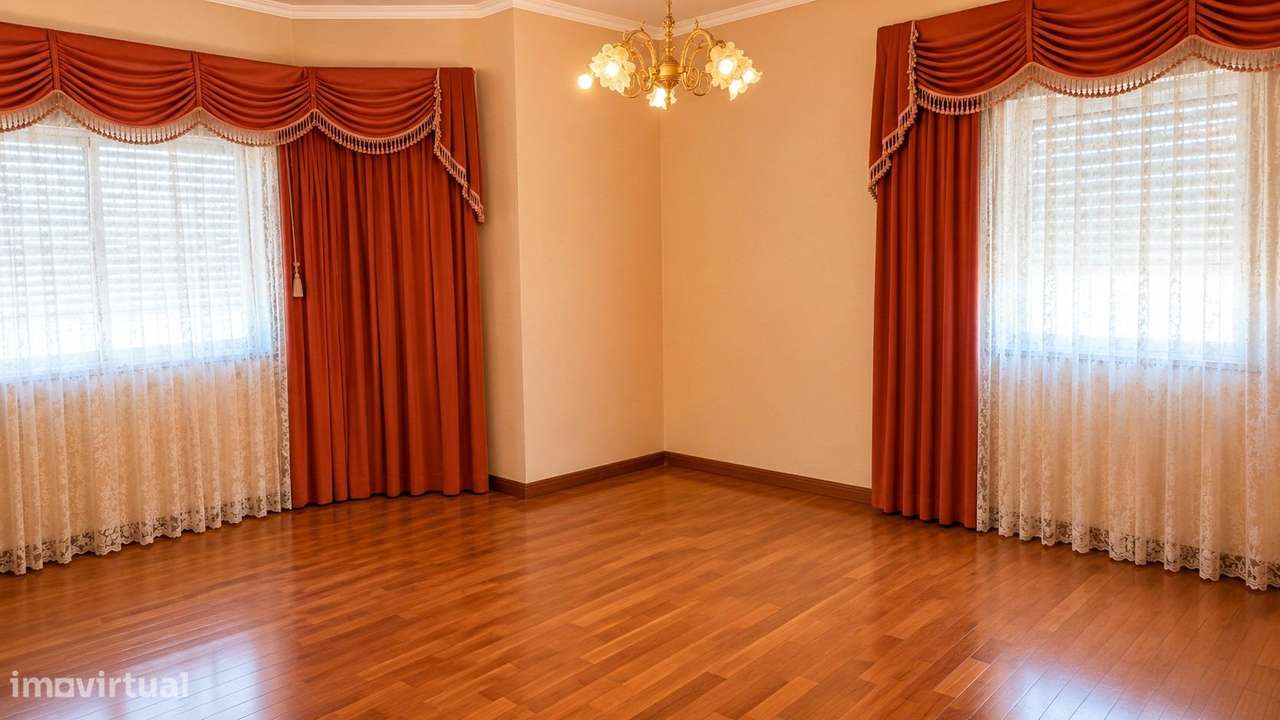 Excelente T4 em Montalvão - Bem localizado - 2 Varandas-12