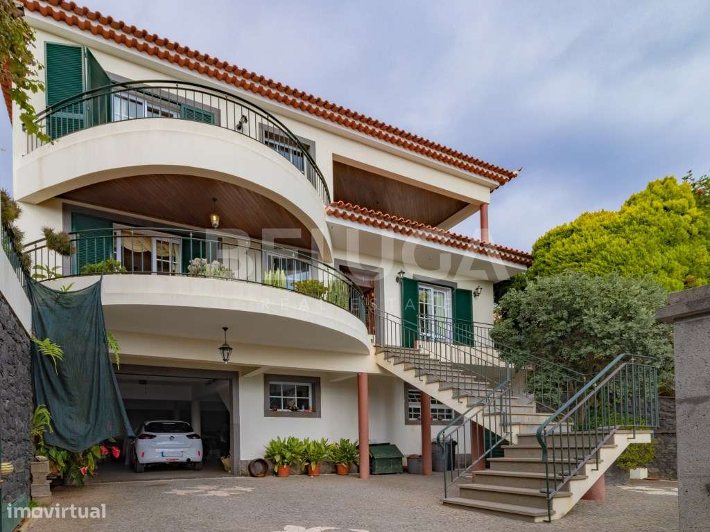 MORADIA T4 COM QUINTAL || URBANIZAÇÃO 'QUINTA DO FAIAL' (FUNCHAL)-0