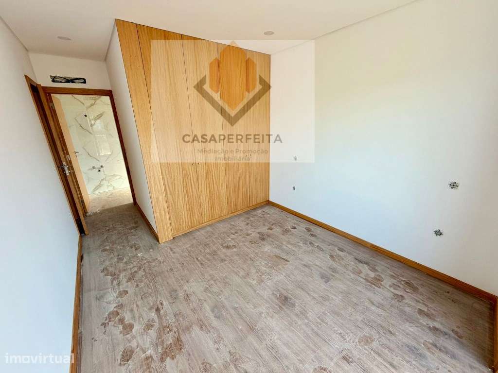 Apartamento T3 NOVO de 2 Frentes com 156m2, Varanda e 2 Lugares de ...-11
