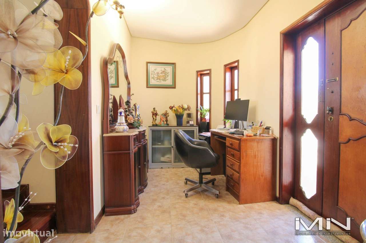 Mini Quinta com Construção Robusta, Poço, Adega e Viabilidade para Seg-6