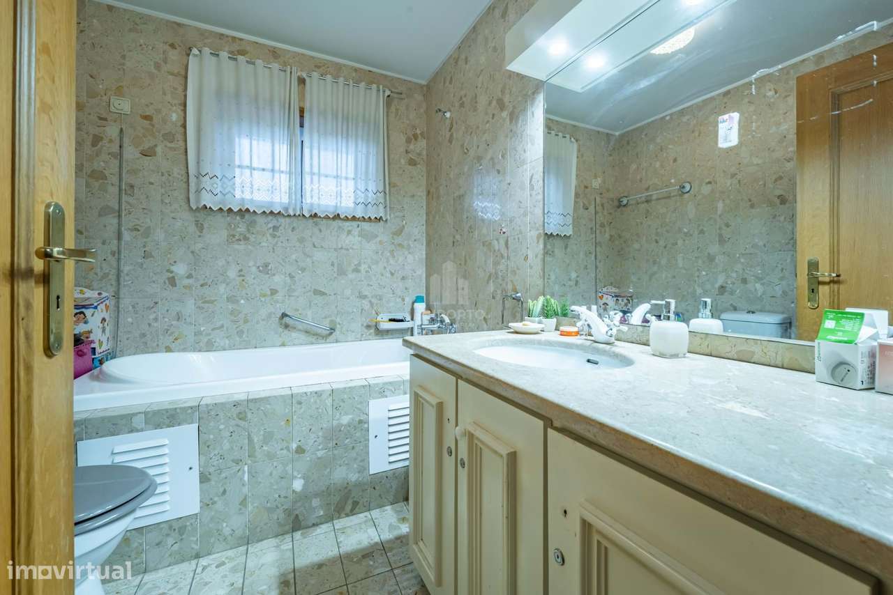 Apartamento T4, em zona Prime de Gaia, na Rua de D.Dinis.-16