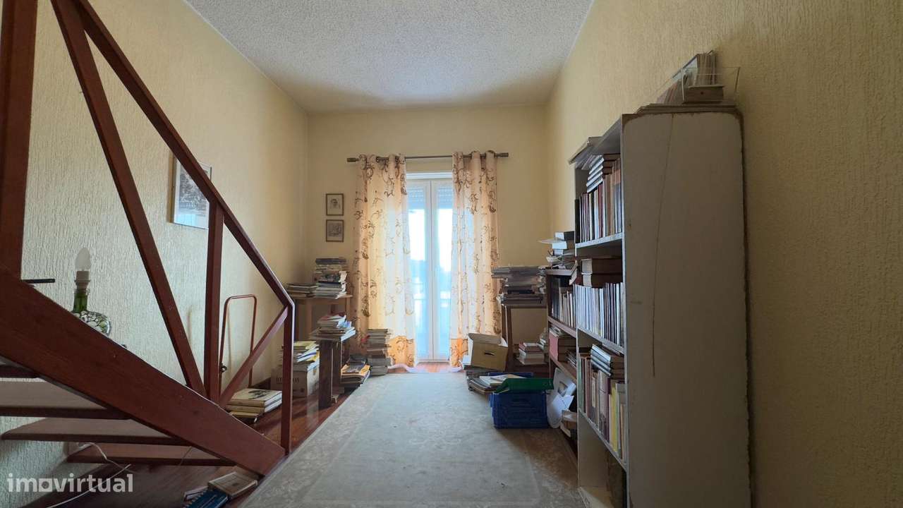 Moradia T6 - 220m2 - 3 pisos - 2 garagens - Barro - Pinheiro de Loures-37