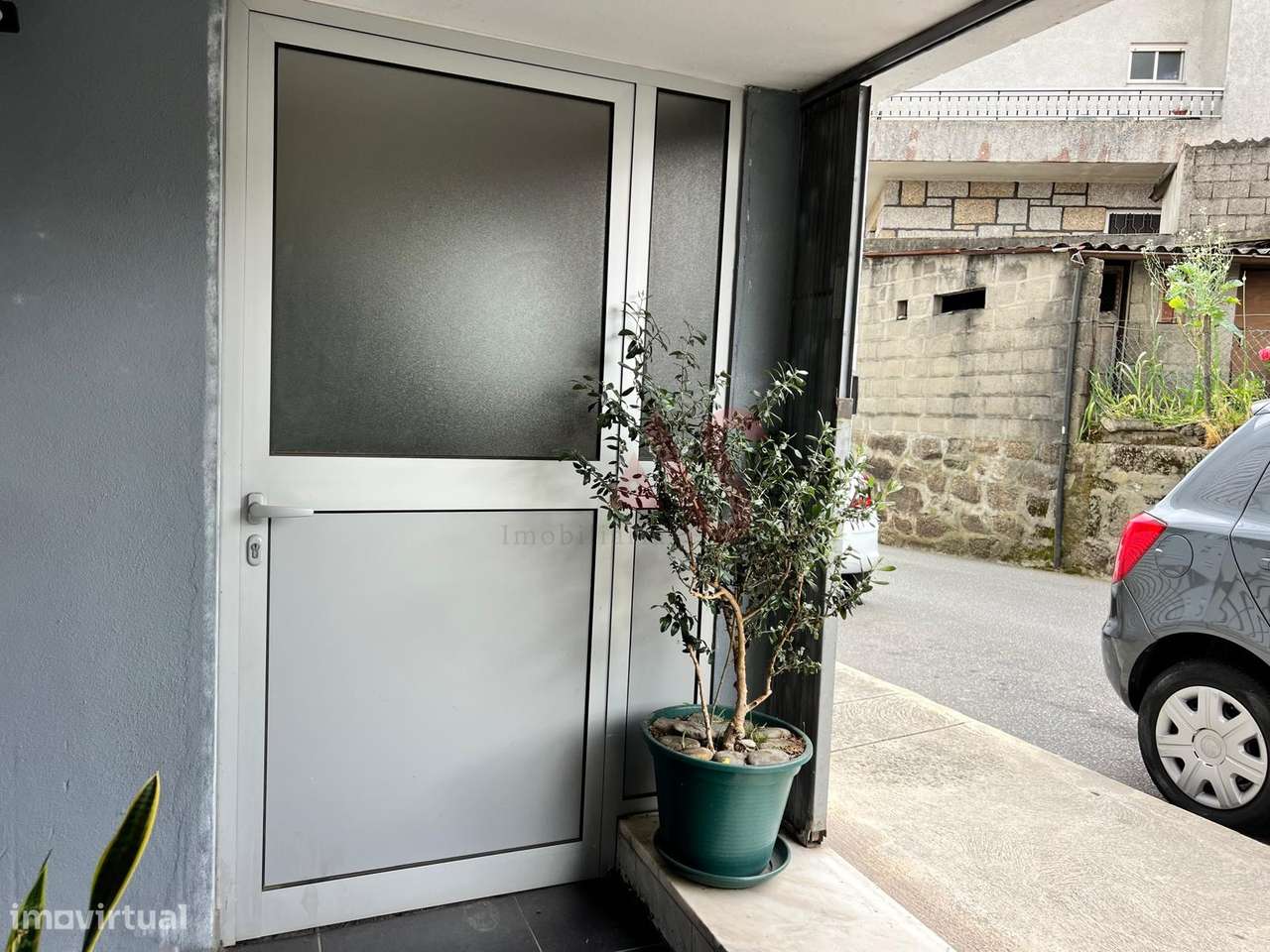 Armazém com 113 m² no Centro de Vizela. Ideal para Armazenamento ou At - Grande imagem: 3/11