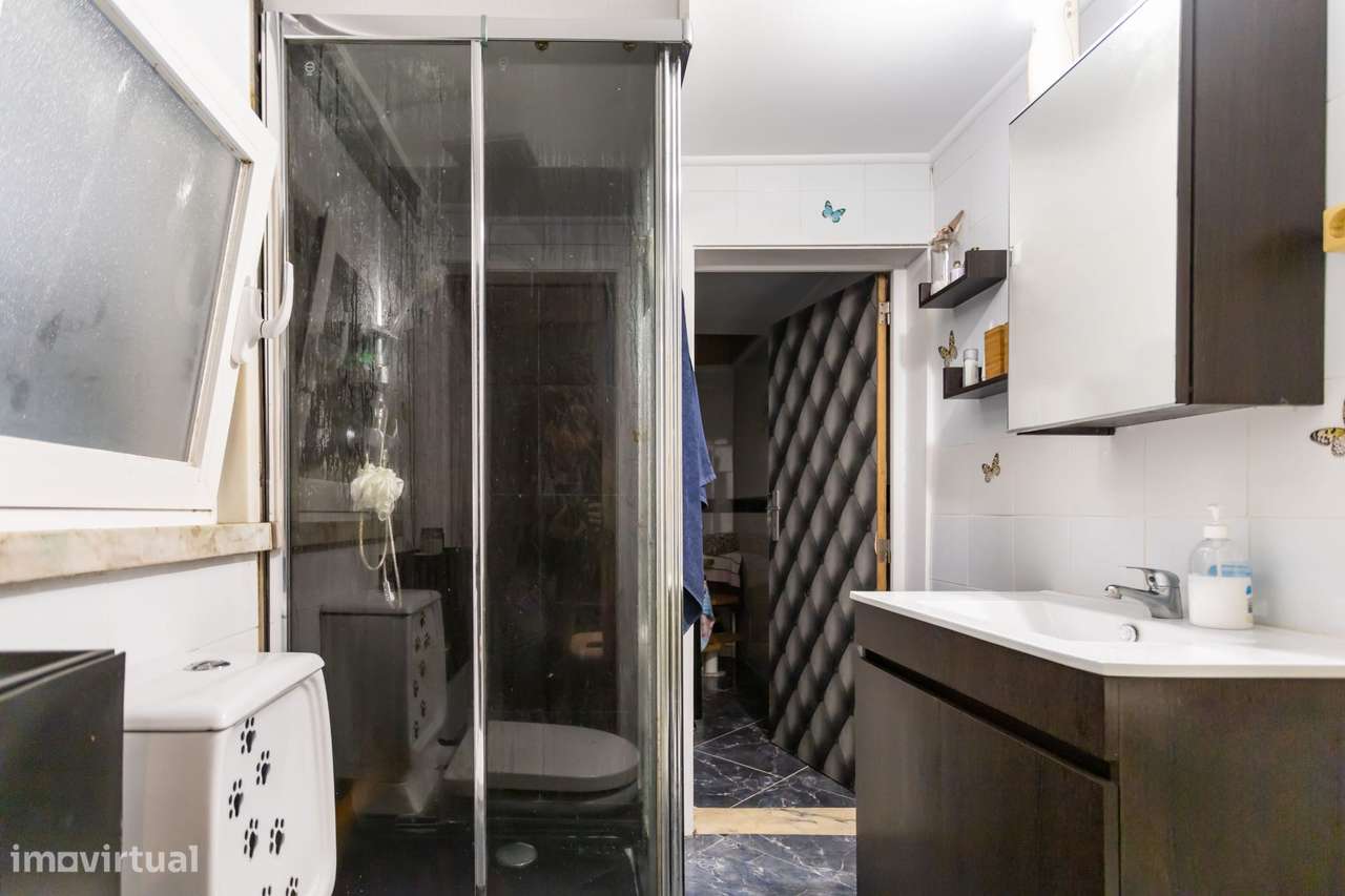 Moradia independente na Rua da Escola Nova-24