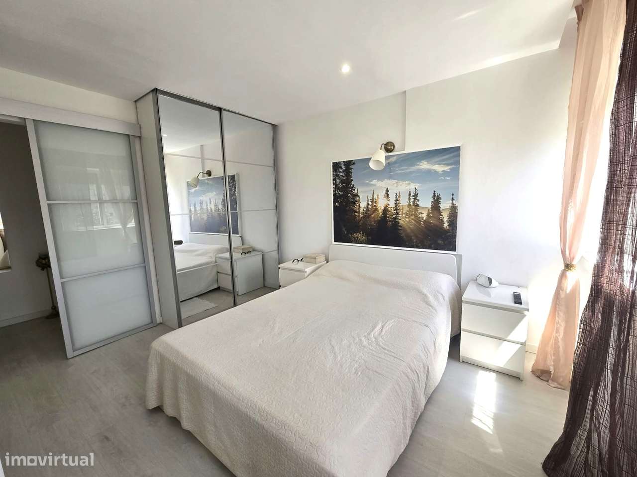 Excelente Apartamento T2 renovado com Open Space e Varanda - Almada-20