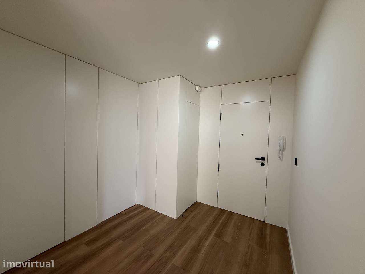 Apartamento T 3  com boas áreas remodelado junto à praia-6