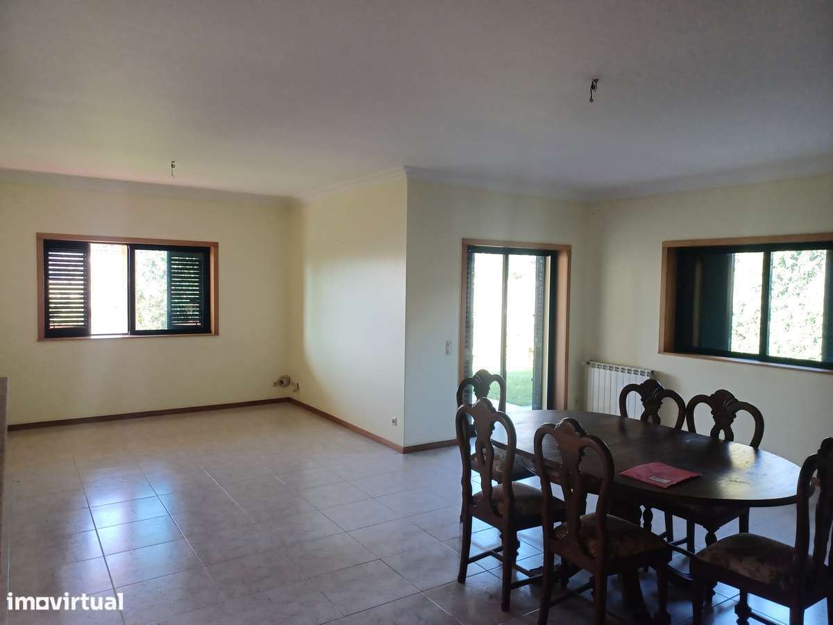 Mor.INDIVIDUAL  2300m2 de terreno + artigo urbano (Tipo T0)  em Lago-29